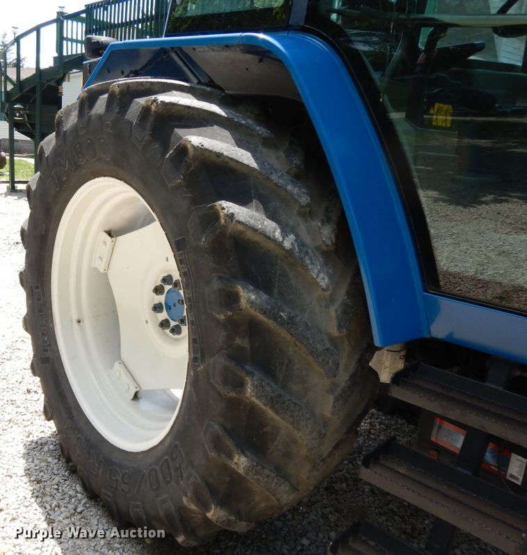 image for item HO9479 1993 Ford 8240  MFWD tractor