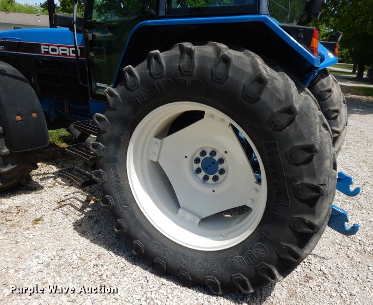 image for item HO9479 1993 Ford 8240  MFWD tractor