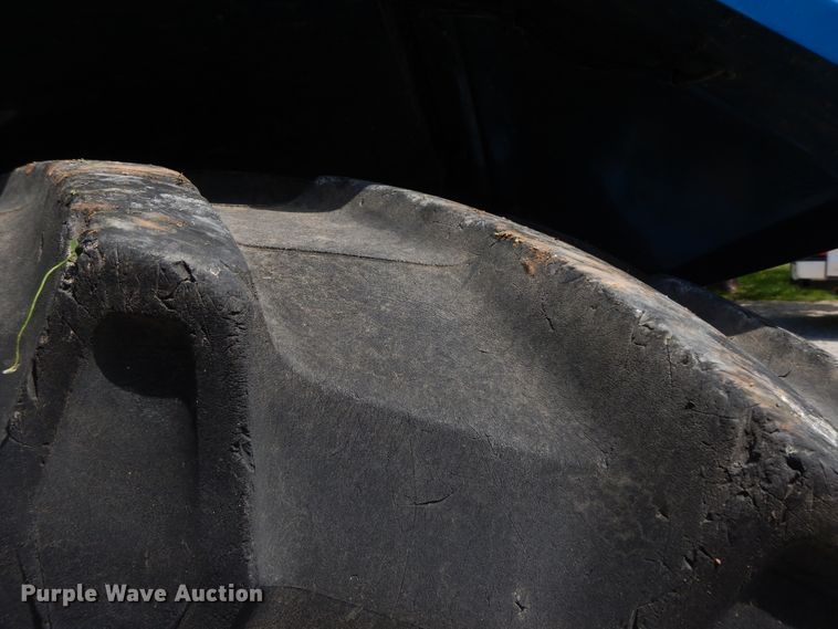 image for item HO9479 1993 Ford 8240  MFWD tractor