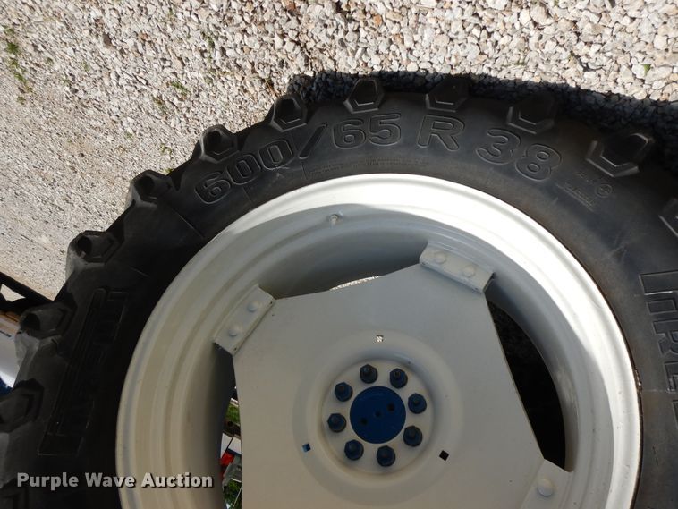 image for item HO9479 1993 Ford 8240  MFWD tractor