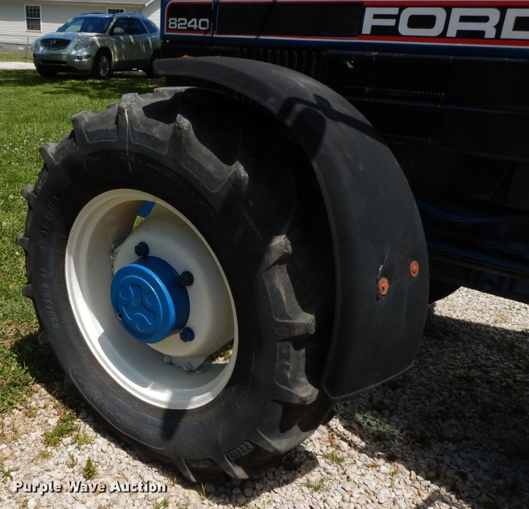 image for item HO9479 1993 Ford 8240  MFWD tractor