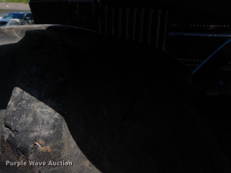 image for item HO9479 1993 Ford 8240  MFWD tractor