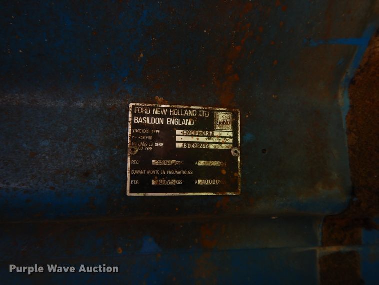 image for item HO9479 1993 Ford 8240  MFWD tractor