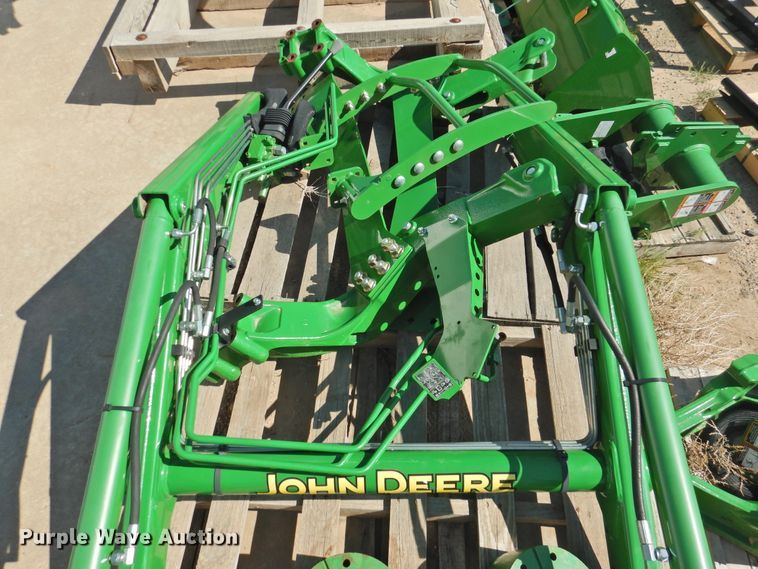 image for item HQ9260 John Deere D170  loader