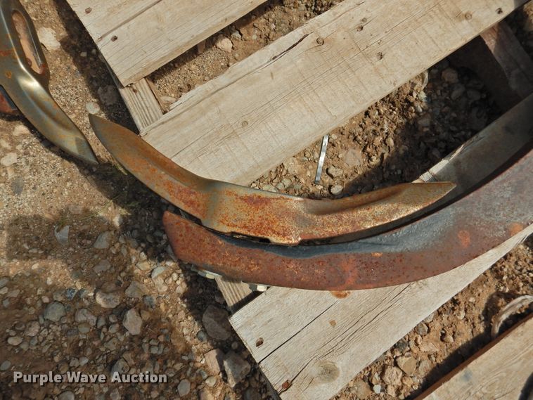 image for item HQ9290 Spring loaded ripper shanks