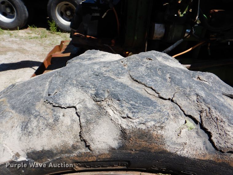 image for item IA9770 John Deere 1250  tractor