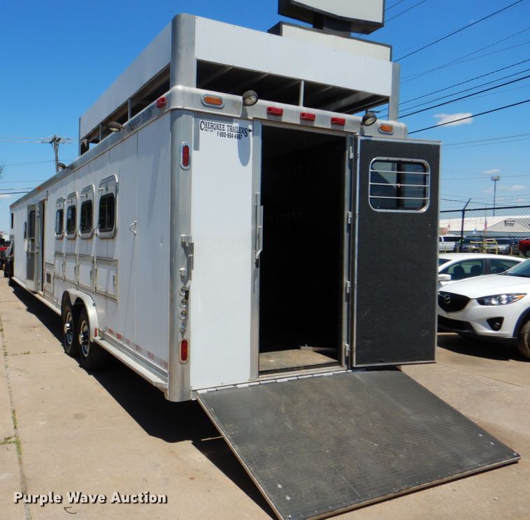 image for item IA9772 2002 Cherokee Industries  livestock trailer