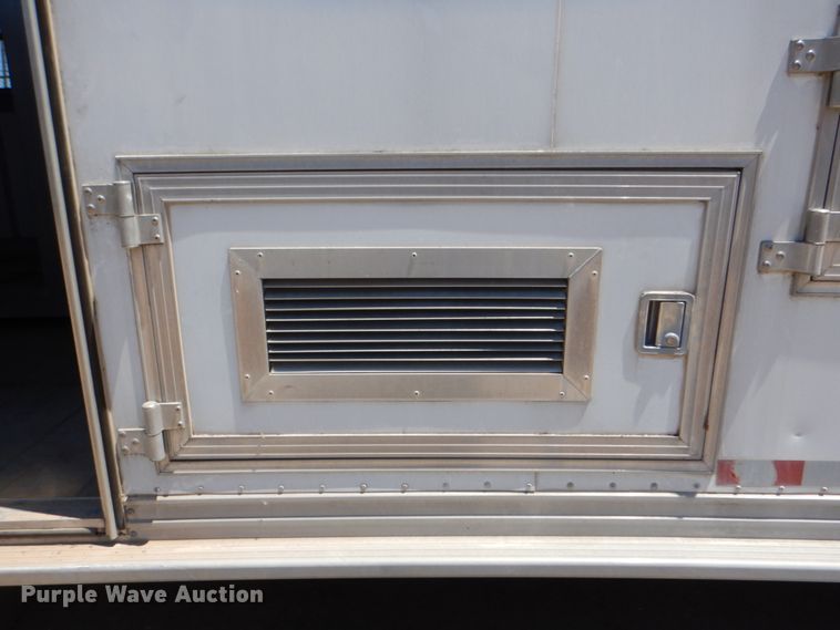 image for item IA9772 2002 Cherokee Industries  livestock trailer