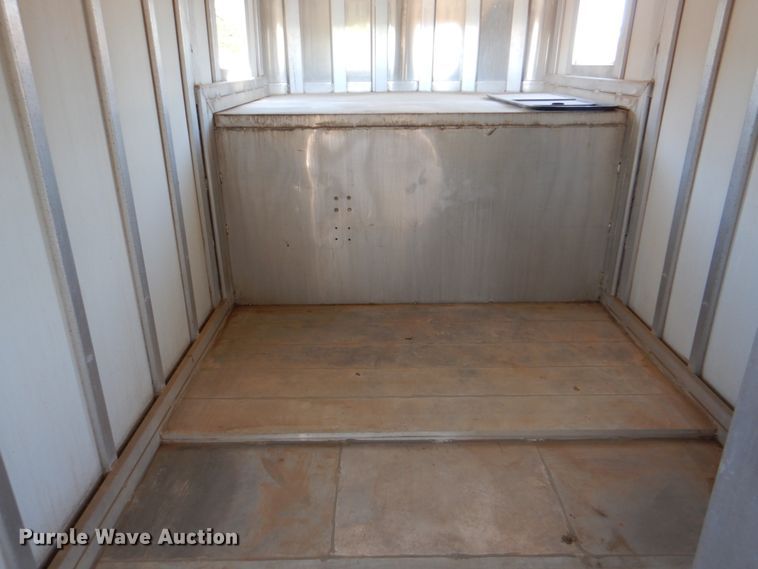 image for item IA9772 2002 Cherokee Industries  livestock trailer