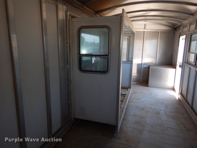 image for item IA9772 2002 Cherokee Industries  livestock trailer