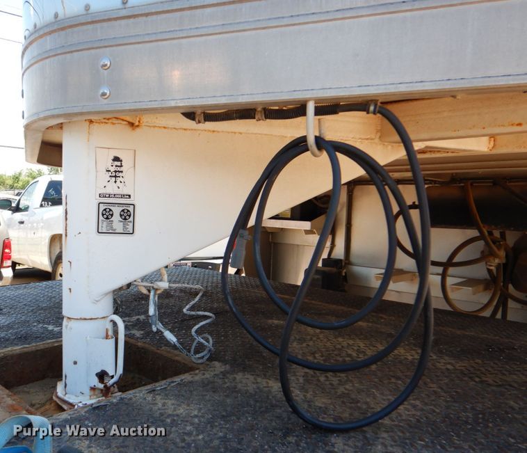 image for item IA9772 2002 Cherokee Industries  livestock trailer