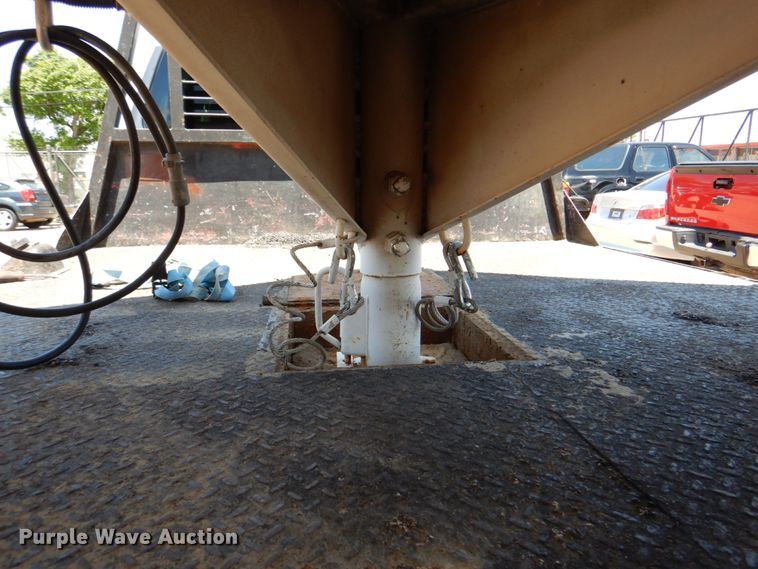 image for item IA9772 2002 Cherokee Industries  livestock trailer