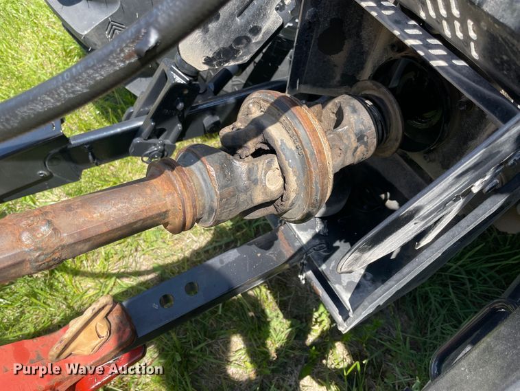 image for item IC9264 2005 New Holland BR780  round baler