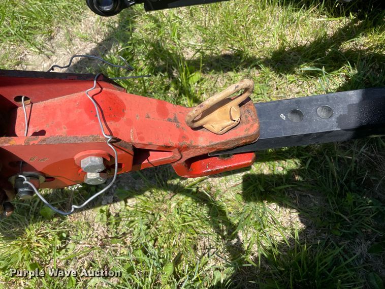 image for item IC9264 2005 New Holland BR780  round baler