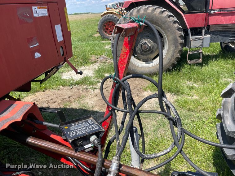 image for item IC9264 2005 New Holland BR780  round baler