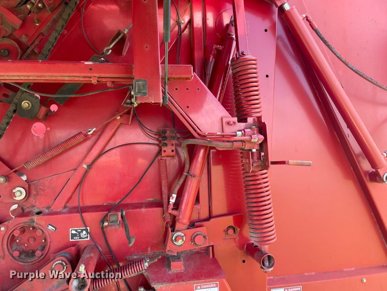 image for item IC9264 2005 New Holland BR780  round baler