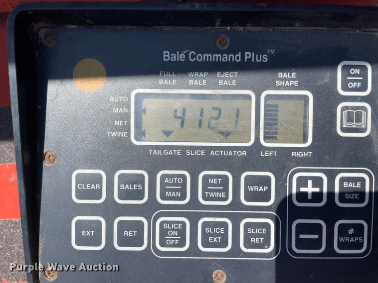 image for item IC9264 2005 New Holland BR780  round baler