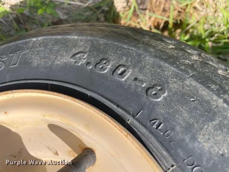 image for item IC9264 2005 New Holland BR780  round baler