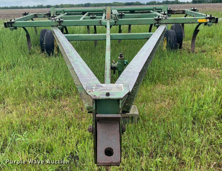 image for item IC9321 John Deere  chisel