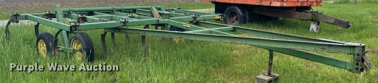 image for item IC9321 John Deere  chisel