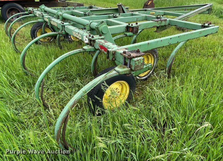 image for item IC9321 John Deere  chisel