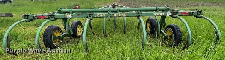 image for item IC9321 John Deere  chisel