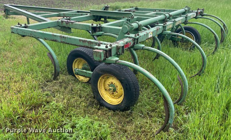 image for item IC9321 John Deere  chisel