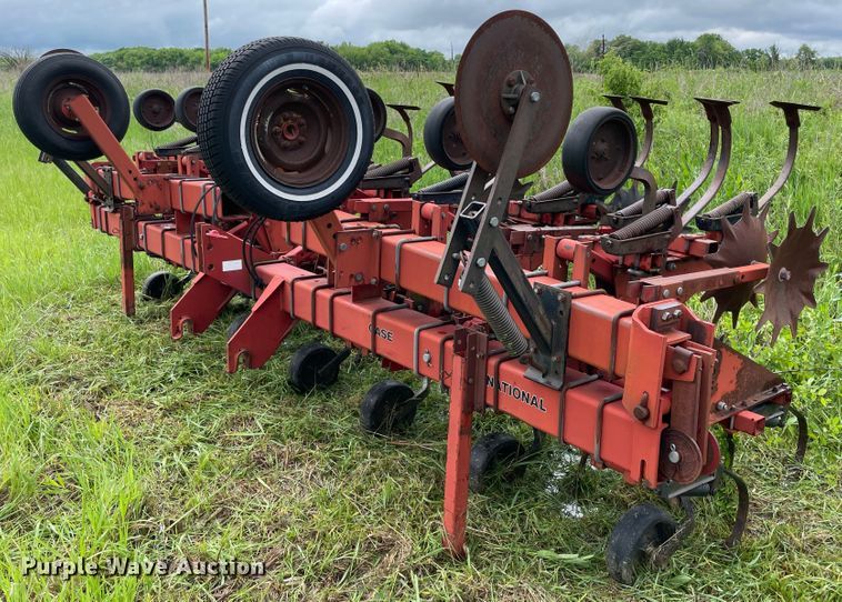 image for item IC9322 Case IH  row crop cultivator
