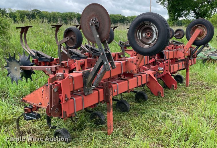 image for item IC9322 Case IH  row crop cultivator