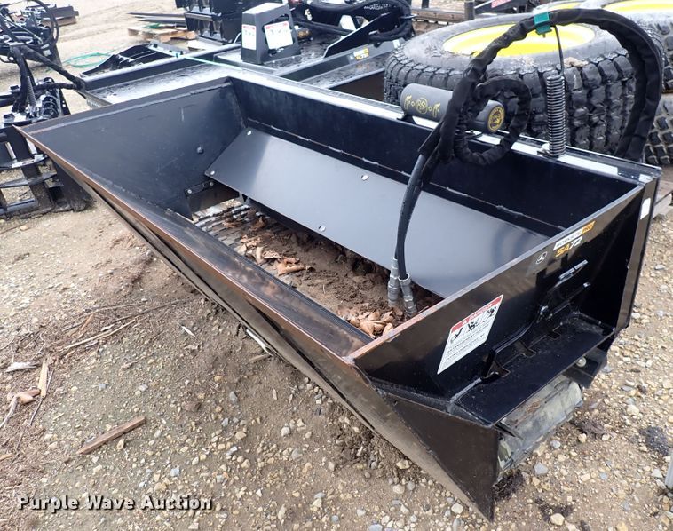 2017 John Deere SA72 72"W skid steer side discharge bucket in Wichita