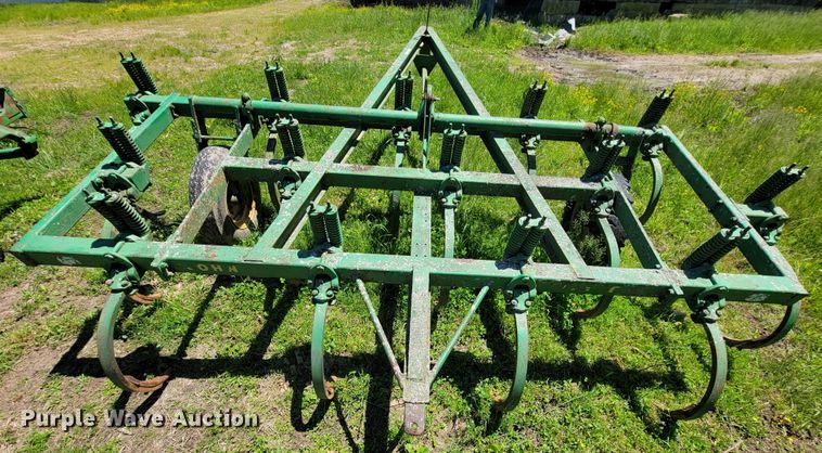 image for item IF9794 John Deere 100  chisel