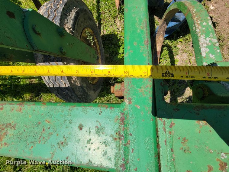 image for item IF9794 John Deere 100  chisel