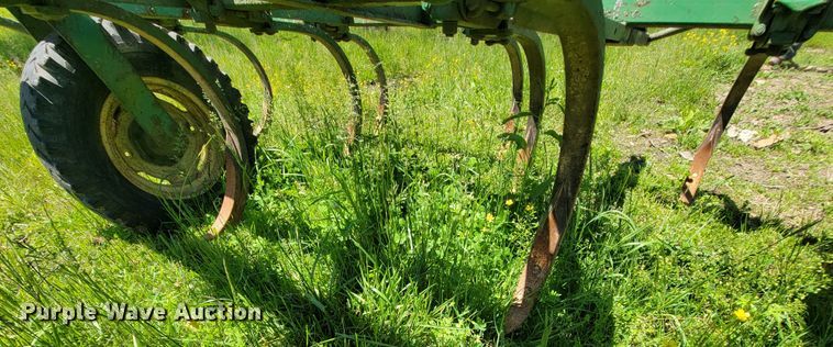 image for item IF9794 John Deere 100  chisel