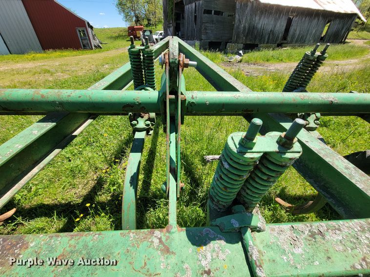 image for item IF9794 John Deere 100  chisel