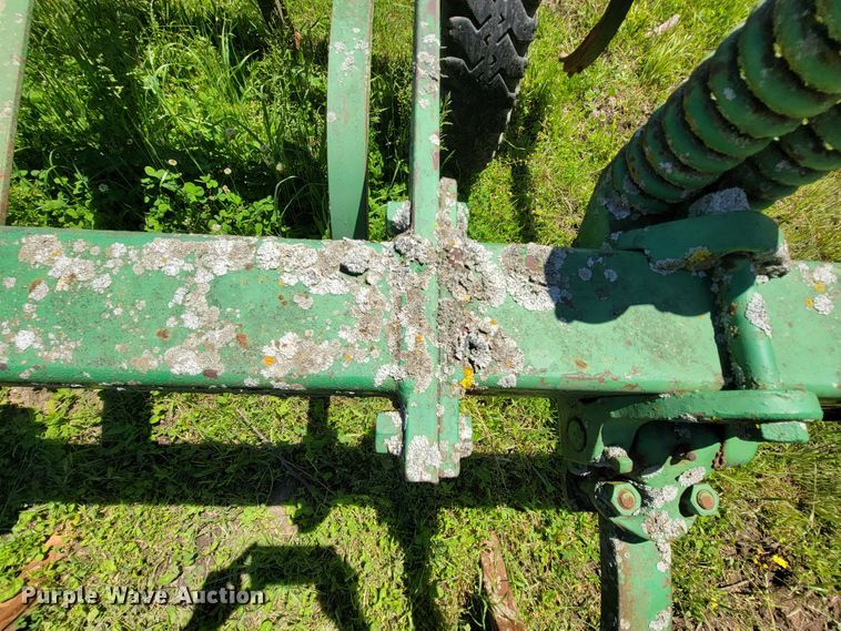 image for item IF9794 John Deere 100  chisel