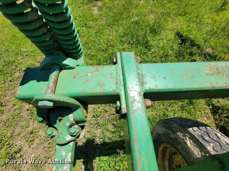 image for item IF9794 John Deere 100  chisel