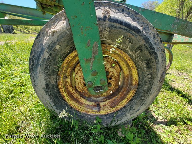 image for item IF9794 John Deere 100  chisel