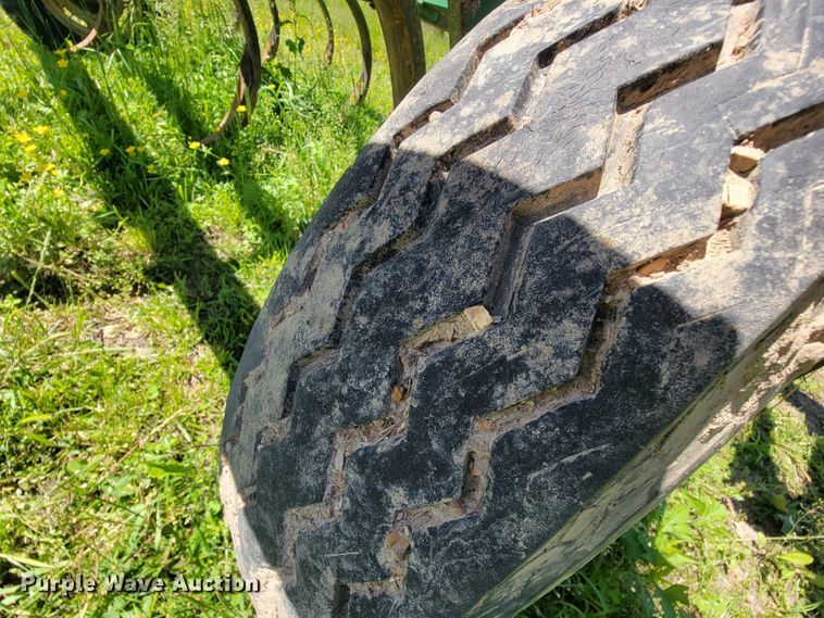 image for item IF9794 John Deere 100  chisel