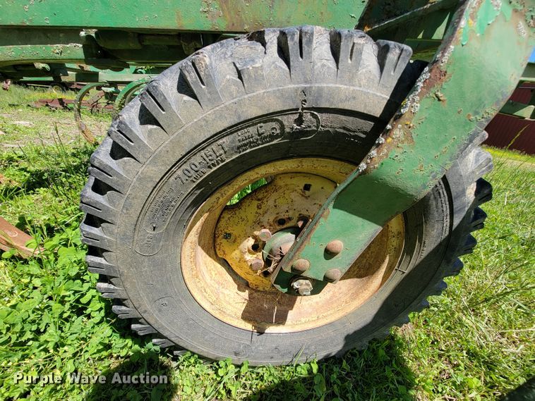 image for item IF9794 John Deere 100  chisel