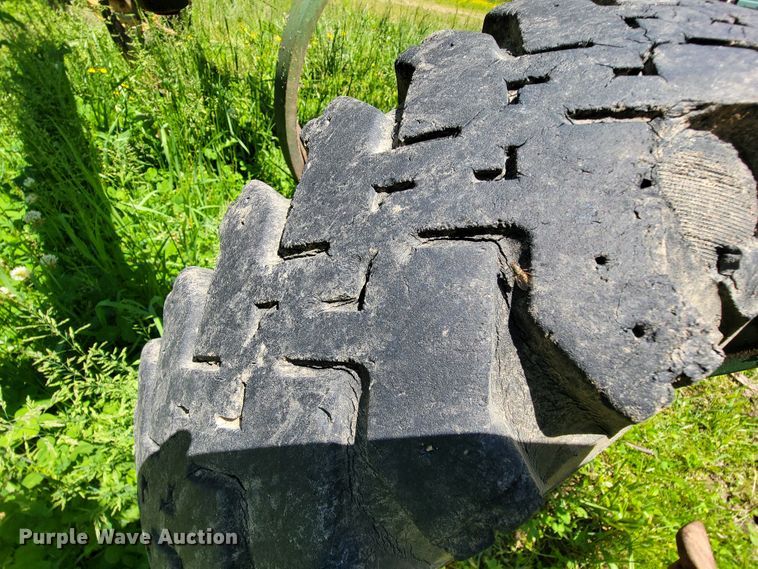 image for item IF9794 John Deere 100  chisel