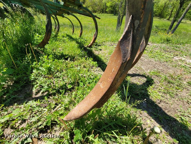 image for item IF9794 John Deere 100  chisel