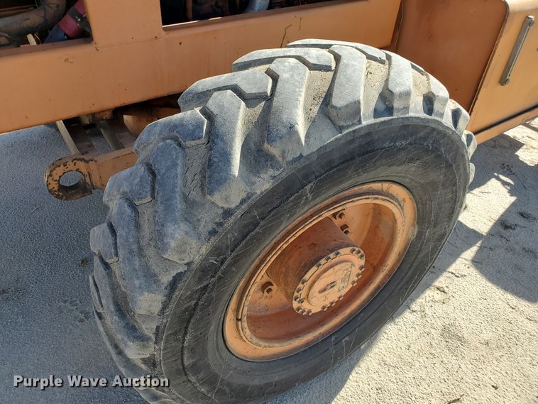 image for item IH9272 Lull 844B Highlander  telehandler