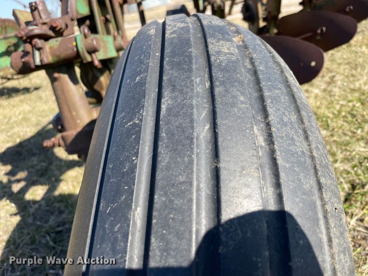 image for item II9259 John Deere 416  four bottom plow