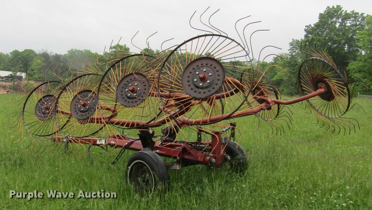 image for item IL9372 M&W RC456  hay rake