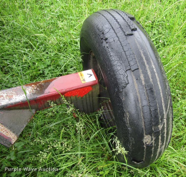 image for item IL9372 M&W RC456  hay rake