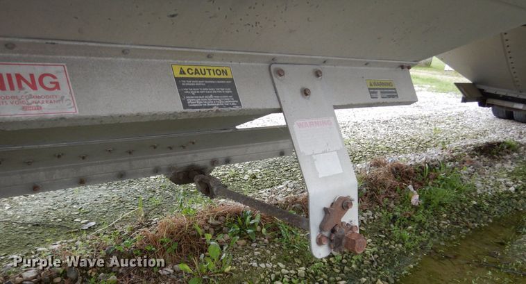 image for item IL9428 2004 Timpte  grain trailer