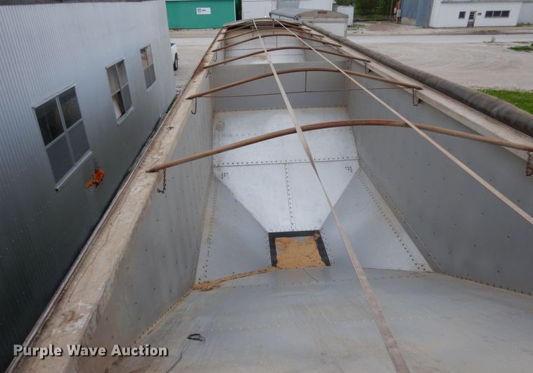 image for item IL9428 2004 Timpte  grain trailer