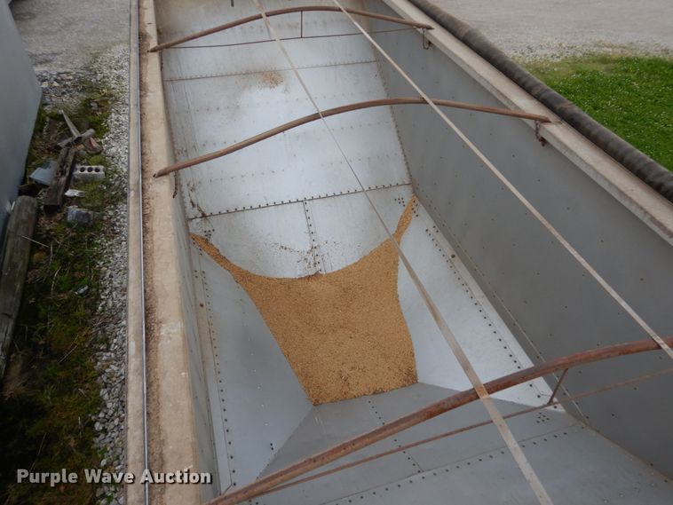 image for item IL9428 2004 Timpte  grain trailer