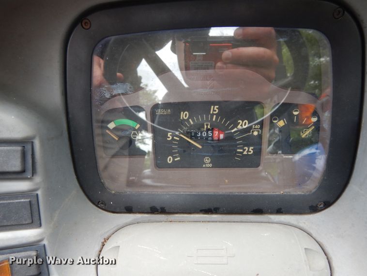 image for item IL9431 2001 New Holland TN65  MFWD tractor