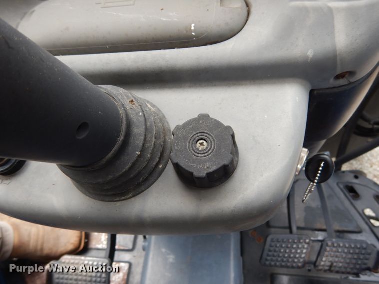 image for item IL9431 2001 New Holland TN65  MFWD tractor